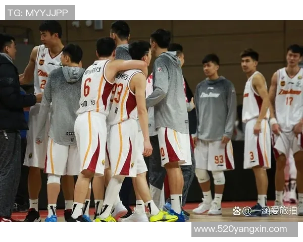 四川队与福建队在CBA赛场的激烈对决引发球迷热议与期待